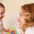 Jak rozwijać uwagę u niemowlęcia od narodzin do 6 miesiąca życia